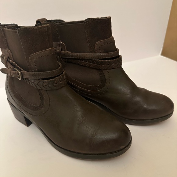 UGG Krewe ankle boots size 7 - Picture 3 of 8